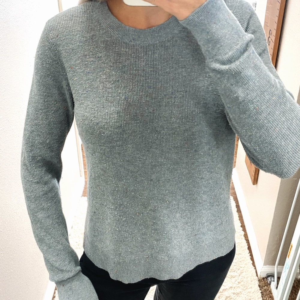 LOFT Flecked Modern Day grey pullover size medium - Picture 2 of 8